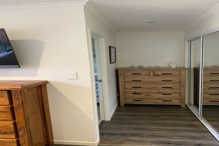 Photo of property in 11 Summermist Drive, Northpark, Auckland, 2013