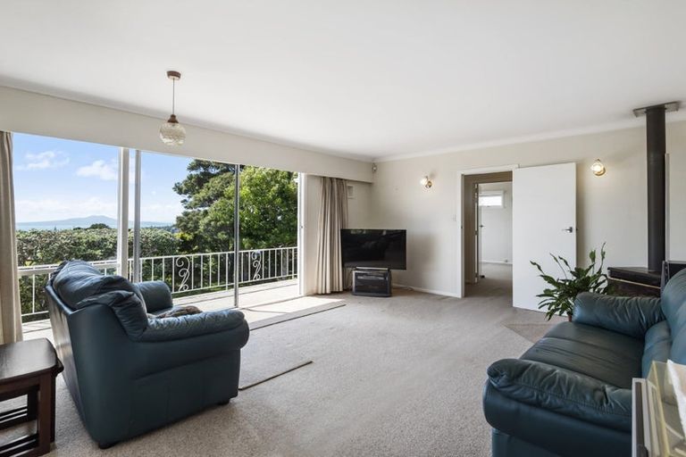 Photo of property in 13 Windsor Place, Windsor Park, Auckland, 0630