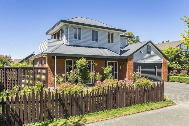 Photo of property in 10 Godfrey Place, Ilam, Christchurch, 8041