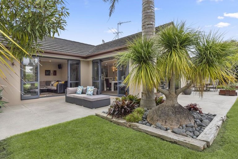 Photo of property in 4 Gleaming Place, Waiuku, 2123