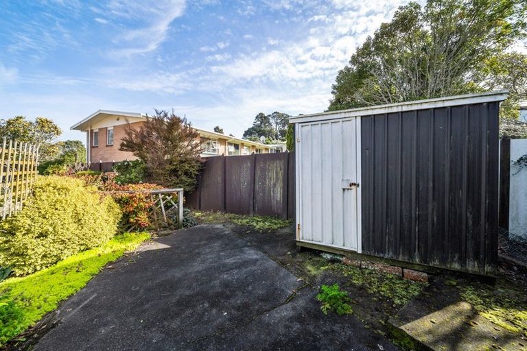 Photo of property in 8 Spencer Place, Merrilands, New Plymouth, 4312