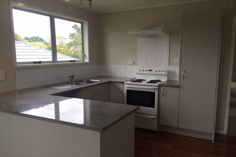 Photo of property in 28 Waimumu Road, Massey, Auckland, 0614
