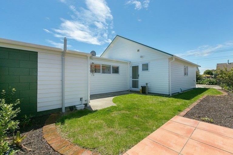Photo of property in 46 Lismore Street, Merrilands, New Plymouth, 4312