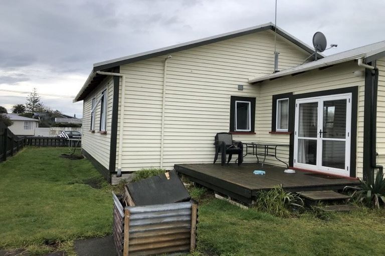 Photo of property in 184 Cornfoot Street, Castlecliff, Whanganui, 4501