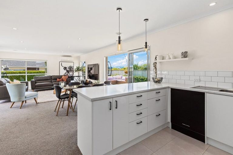 Photo of property in 12 Banks Boulevard, Whitby, Porirua, 5024