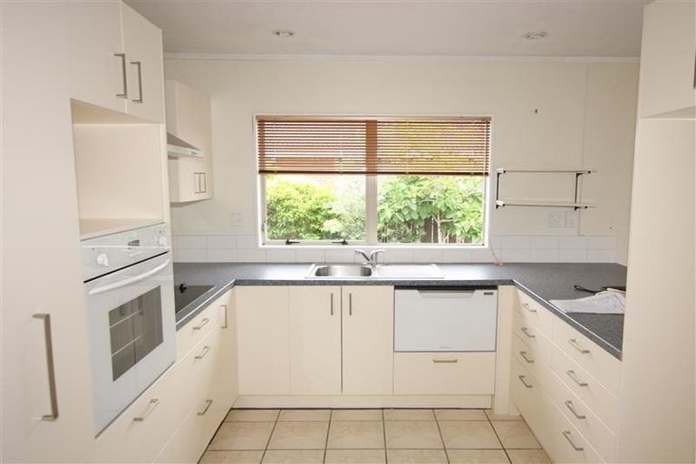 Photo of property in 25 Burswood Drive, Burswood, Auckland, 2013