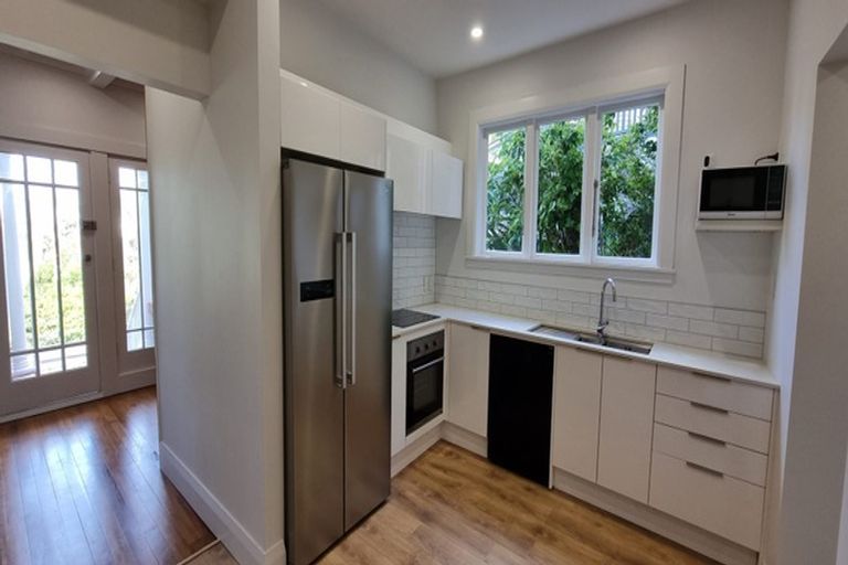 Photo of property in 16 Raroa Road, Kelburn, Wellington, 6012