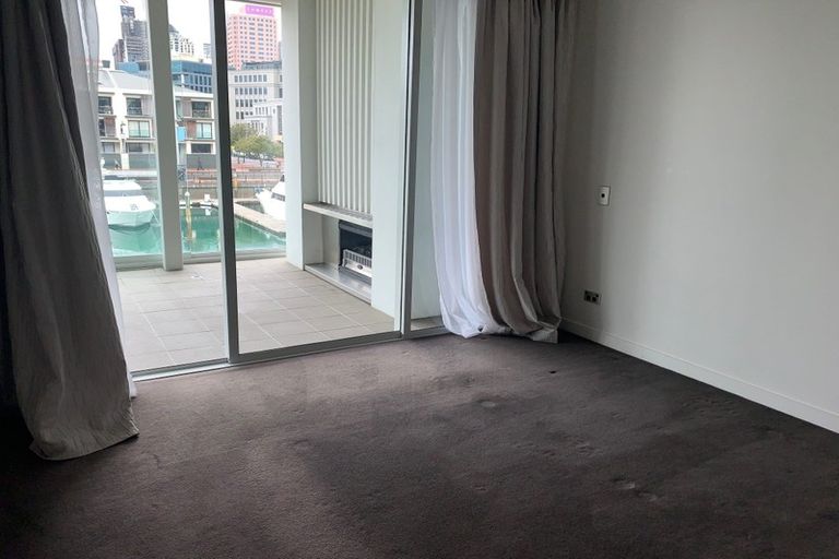 Photo of property in Stratis Apartments At Lighter Quay, 310/83 Halsey Street, Auckland Central, Auckland, 1010