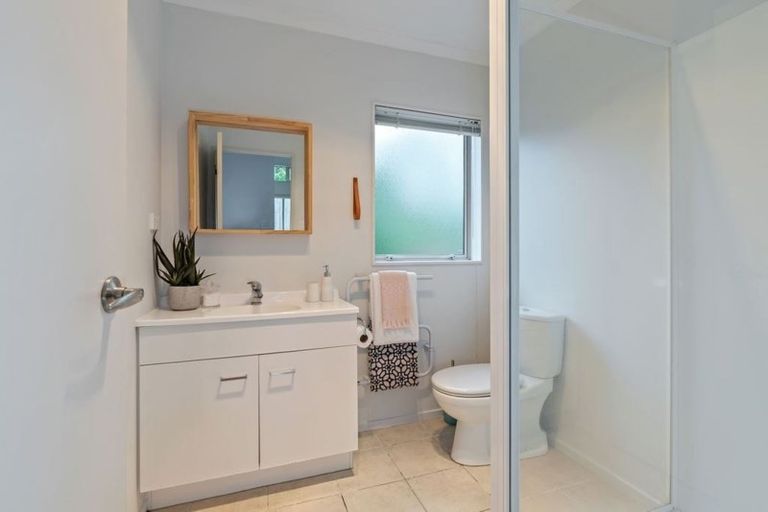 Photo of property in 9 Tobago Place, Sunnynook, Auckland, 0620