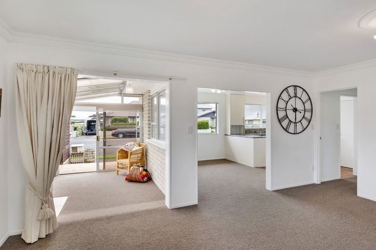 Photo of property in 1/4 French Street, Moturoa, New Plymouth, 4310