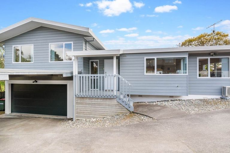 Photo of property in 2/21 Lochend Place, Highland Park, Auckland, 2010