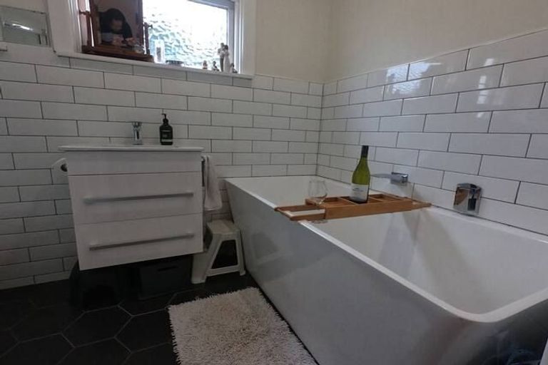 Photo of property in 10 Hathaway Avenue, Karori, Wellington, 6012