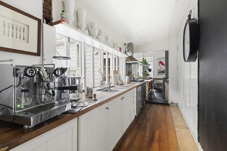 Photo of property in 25 Upper Bourke Street, Kilbirnie, Wellington, 6022