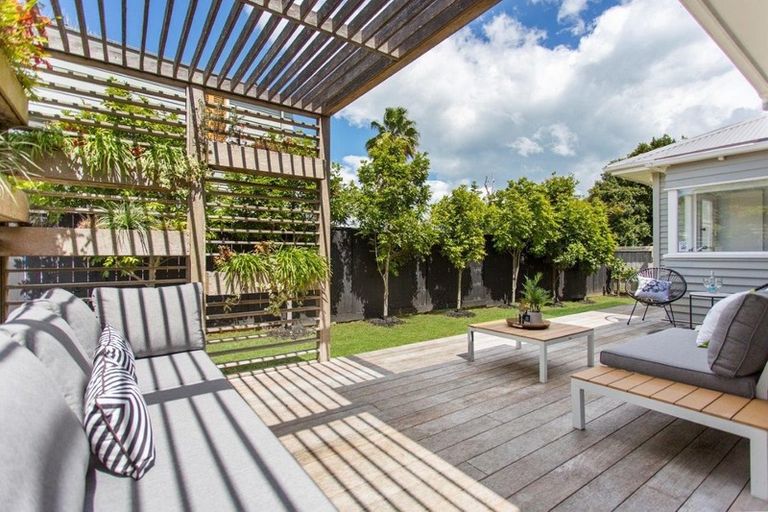 Photo of property in 36 Matapouri Road, Mangere Bridge, Auckland, 2022