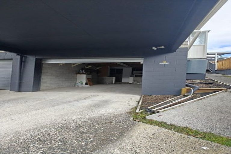 Photo of property in 1/4 Mahuta Grove, Northcote, Auckland, 0627