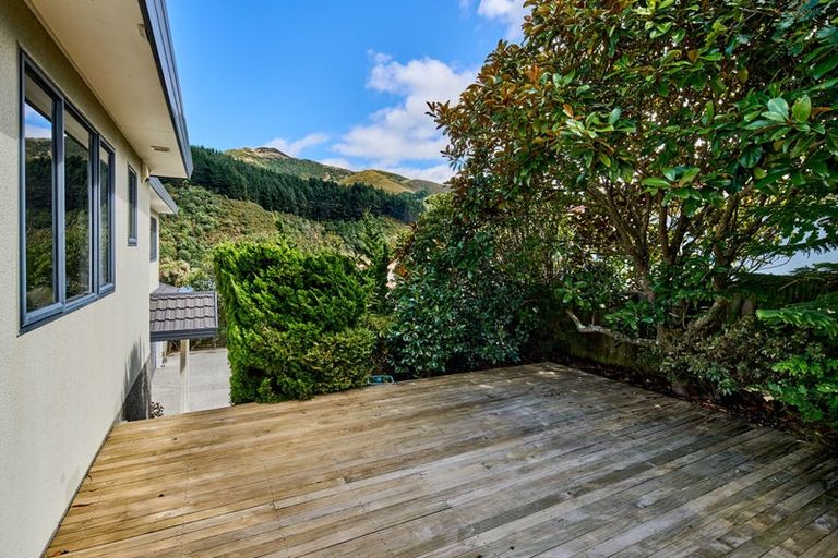 Photo of property in 22 Domanski Crescent, Owhiro Bay, Wellington, 6023