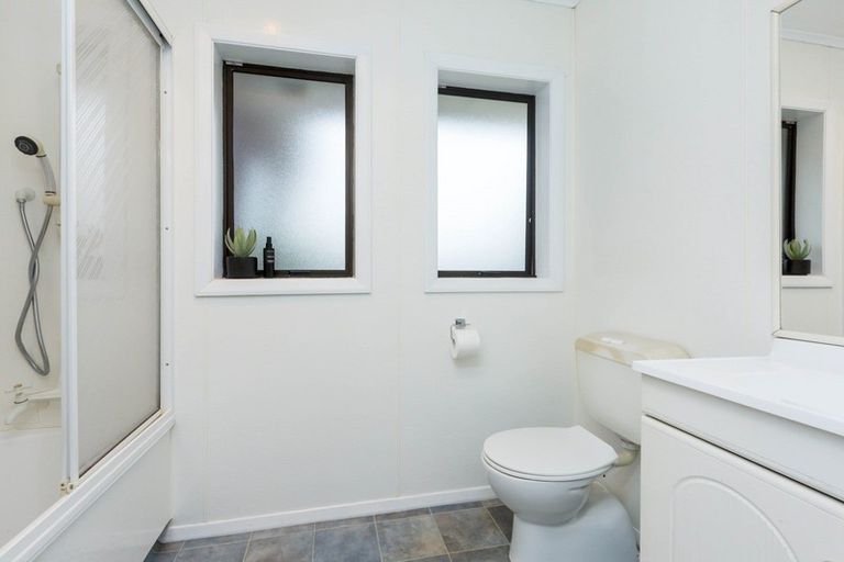 Photo of property in 20 Kashmir Avenue, Clouston Park, Upper Hutt, 5018