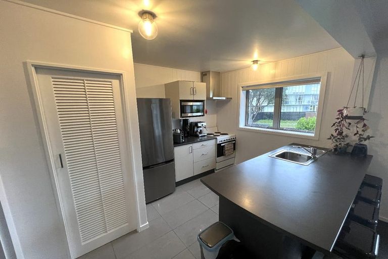 Photo of property in 24 Kaikoura Street, Maupuia, Wellington, 6022