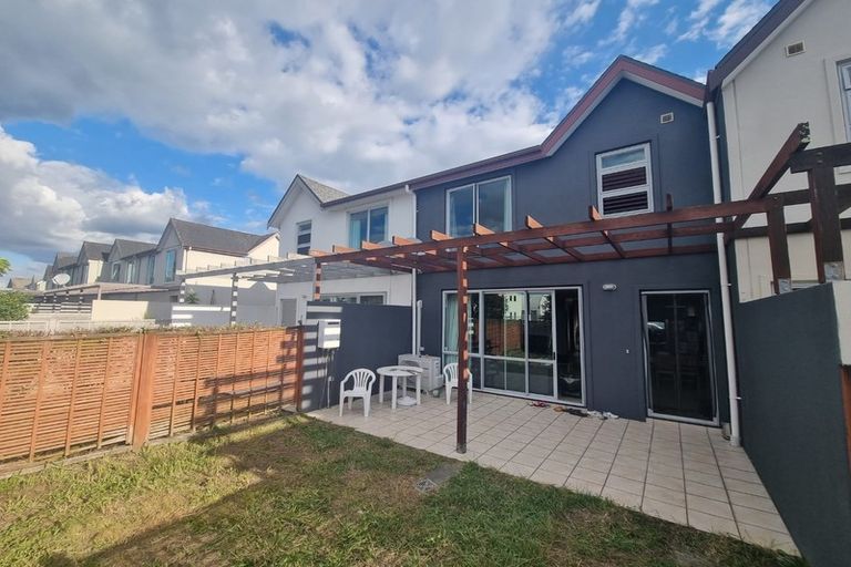 Photo of property in 9b Clearwater Cove, West Harbour, Auckland, 0618