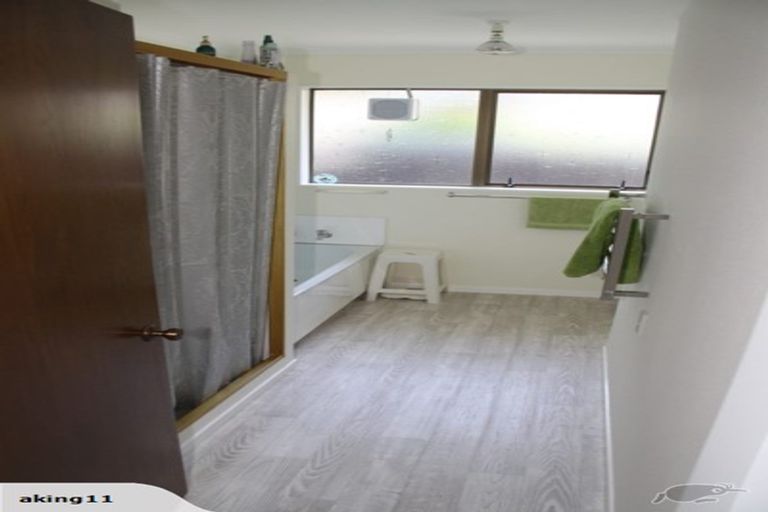 Photo of property in 6a Rewarewa Crescent, Waikanae, 5036