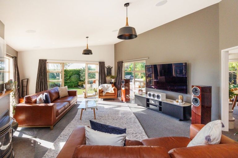 Photo of property in 165 Pacific Drive, Fitzherbert, Palmerston North, 4410