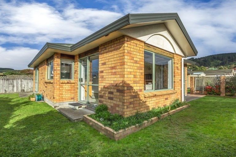 Photo of property in 80a Oxford Street, Tawa, Wellington, 5028