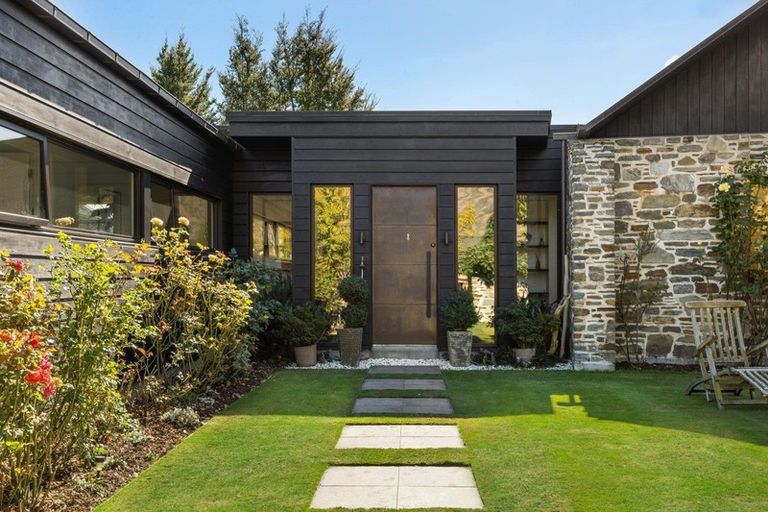 Photo of property in 8 Bretby Court, Jacks Point, Queenstown, 9371