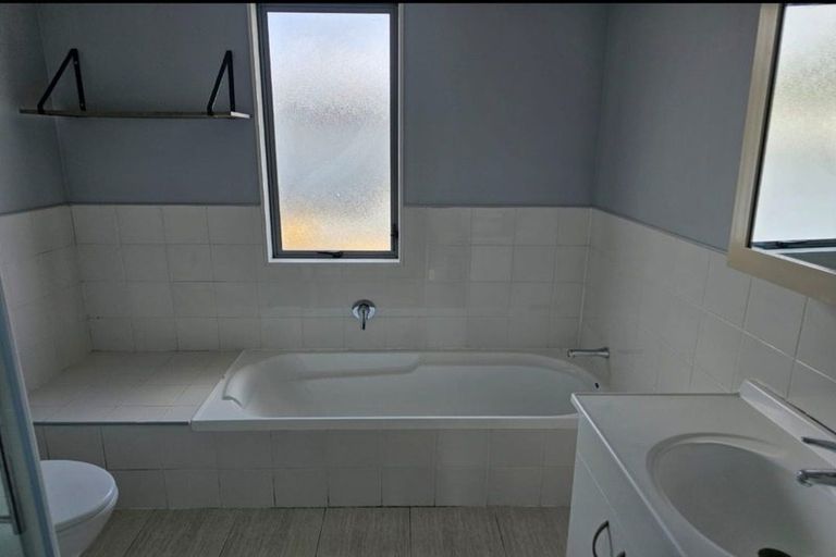 Photo of property in 31/3 Hulme Place, Henderson, Auckland, 0612