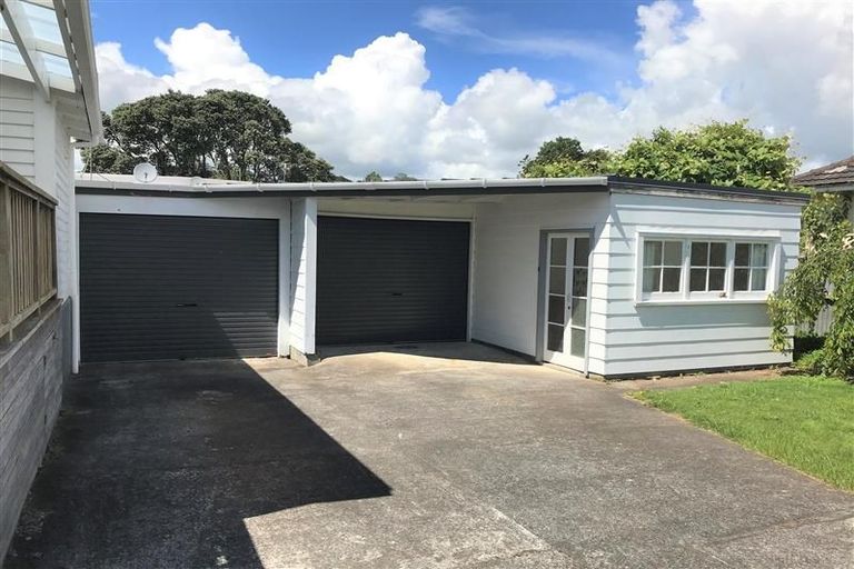 Photo of property in 28 Morley Street, New Plymouth, 4310