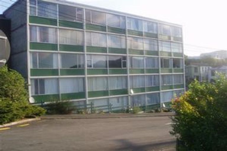 Photo of property in Beresford Apartments, 17/118 Russell Terrace, Berhampore, Wellington, 6023