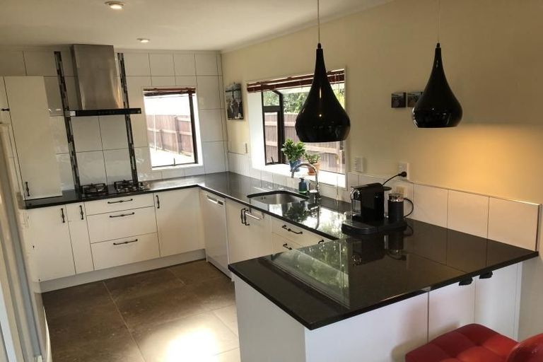 Photo of property in 2/212 Waterloo Road, Hutt Central, Lower Hutt, 5011