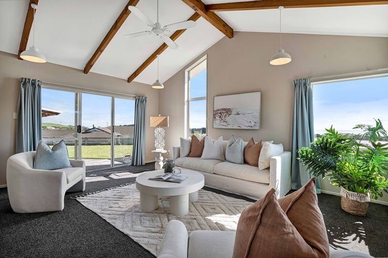 Photo of property in 6 Renown Place, Spotswood, New Plymouth, 4310