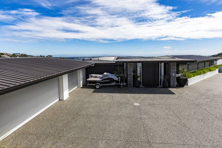 Photo of property in 15 Omeo Crescent, Redcliffs, Christchurch, 8081