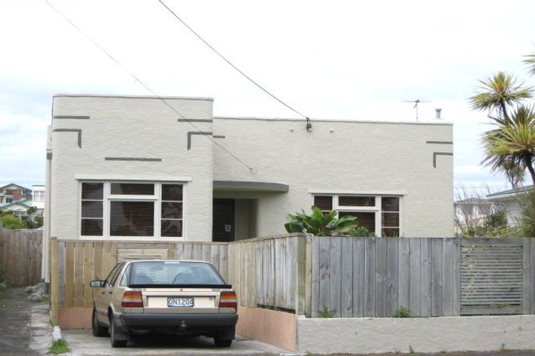 Photo of property in 19 Whiteley Street, Moturoa, New Plymouth, 4310