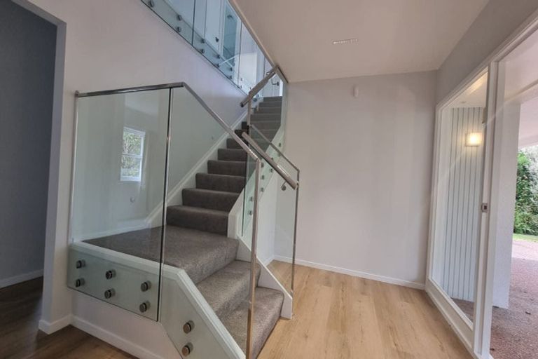 Photo of property in 4 Kerrymaria Place, Hillcrest, Auckland, 0627