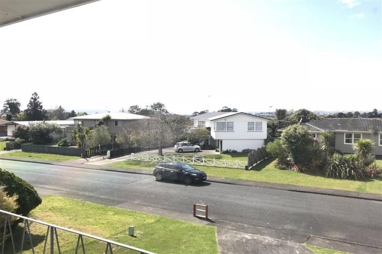 Photo of property in 10 Bodi Place, Te Atatu South, Auckland, 0610