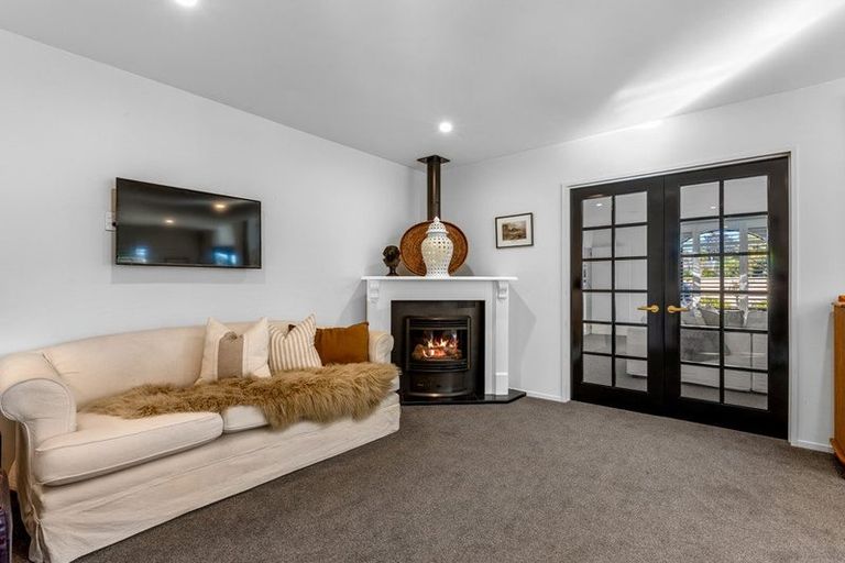 Photo of property in 100 Gardiners Road, Harewood, Christchurch, 8051