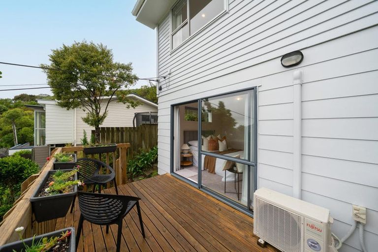 Photo of property in 2/14 Doris Gordon Crescent, Crofton Downs, Wellington, 6035