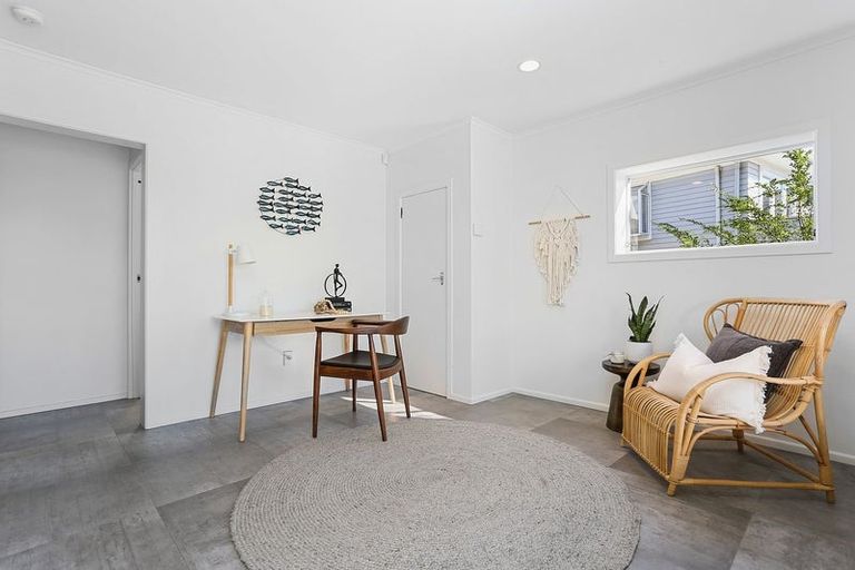 Photo of property in 6 May Avenue, Te Atatu South, Auckland, 0610