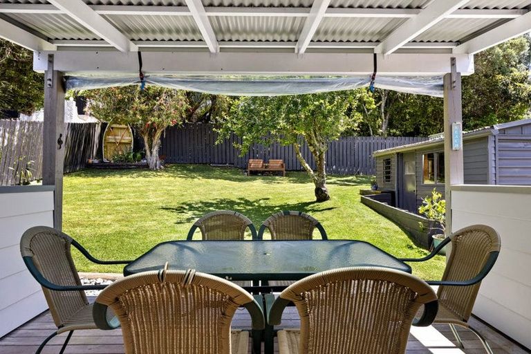 Photo of property in 7 William Hadlow Place, Hatfields Beach, Orewa, 0931