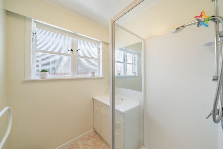 Photo of property in 33a Percy Cameron Street, Avalon, Lower Hutt, 5011
