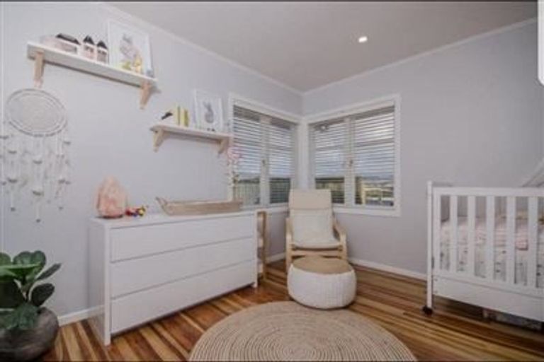 Photo of property in 57 Amberley Avenue, Te Atatu South, Auckland, 0610