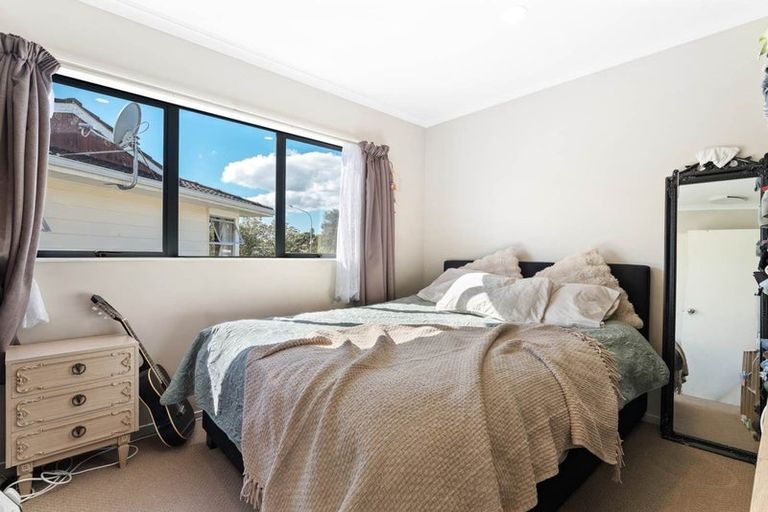 Photo of property in 111 Farquhar Road, Glendene, Auckland, 0602