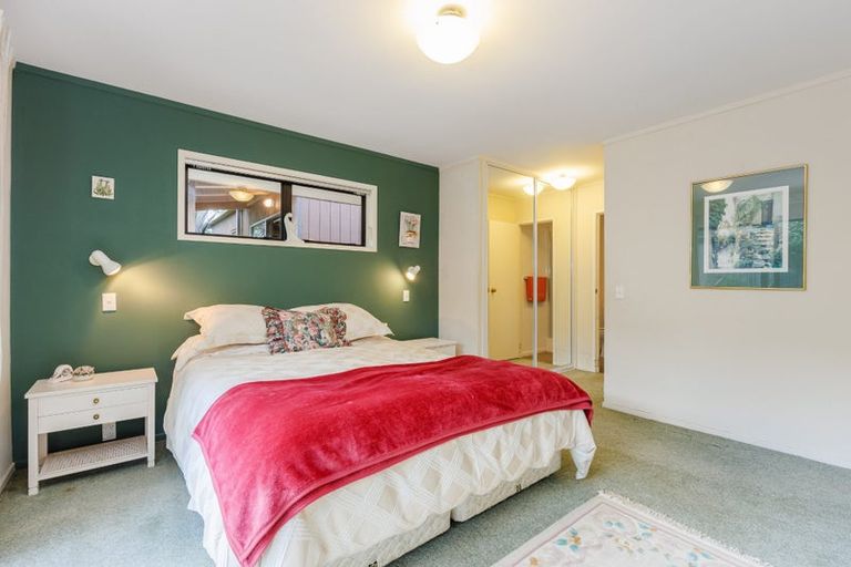 Photo of property in 1 Crestview Place, Browns Bay, Auckland, 0630