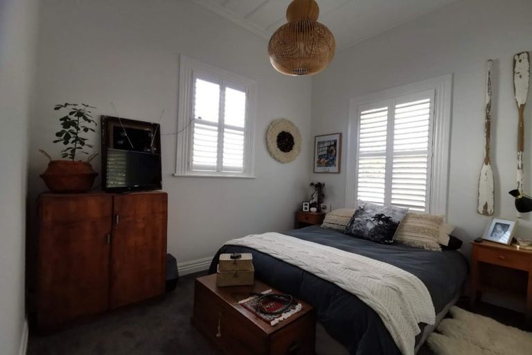 Photo of property in 4 Seaview Terrace, Bluff Hill, Napier, 4110