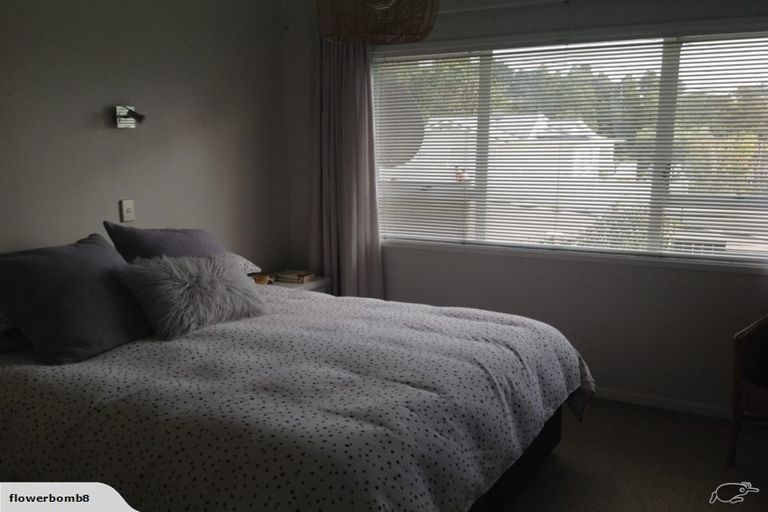 Photo of property in 147 Glenfield Road, Hillcrest, Auckland, 0626