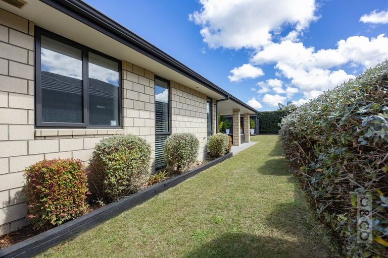 Photo of property in 10 Pohutukawa Parade, Riverhead, 0820