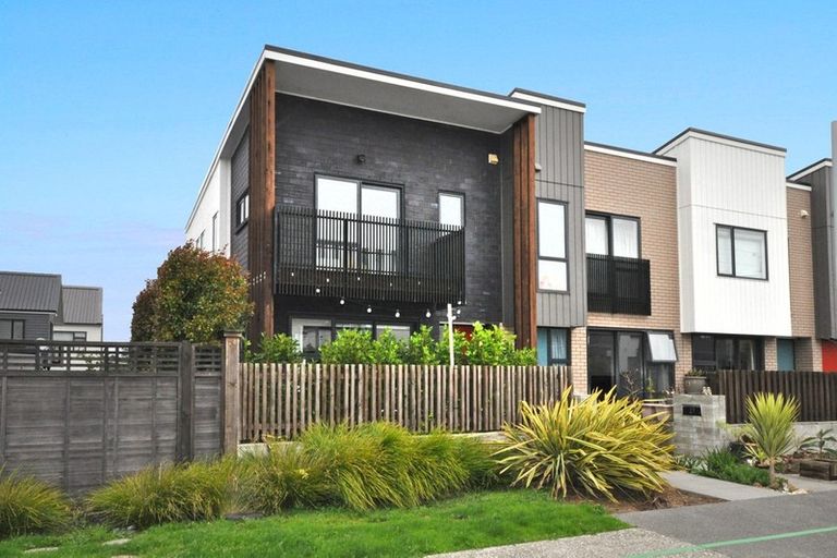 Photo of property in 31 Onekiritea Road, Hobsonville, Auckland, 0616