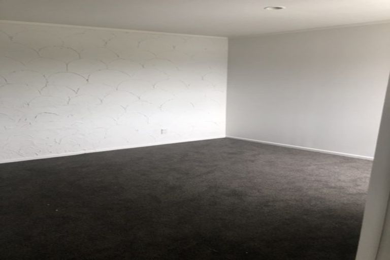 Photo of property in 24 Neil Avenue, Te Atatu Peninsula, Auckland, 0610