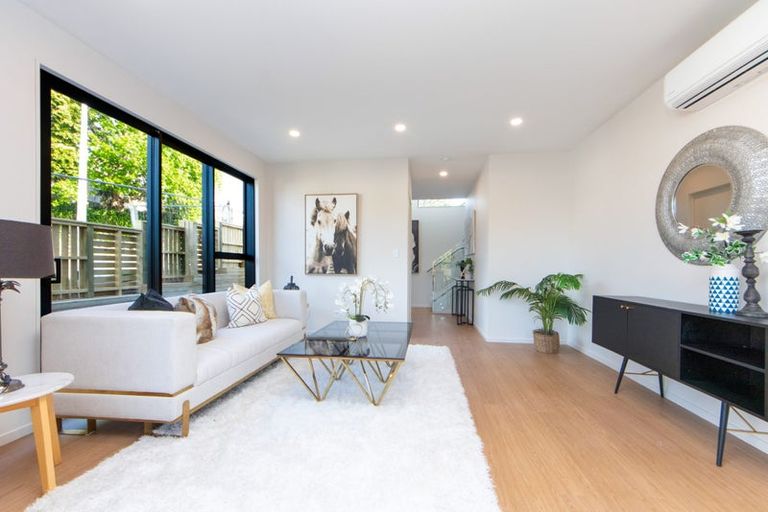 Photo of property in 7a Hewlett Road, Massey, Auckland, 0614